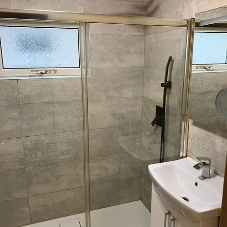 In House - Two Total 5 Persons Max Guest house Phibblestown